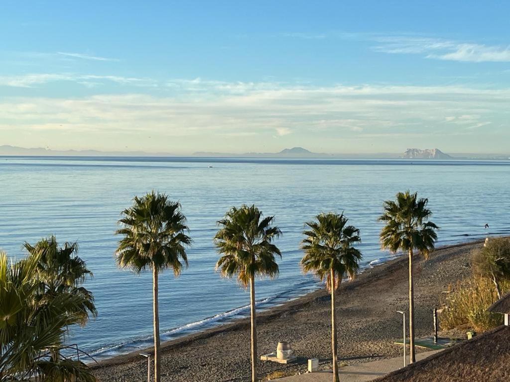 Bahia De La Plata Seafront Apartment Estepona Exterior foto